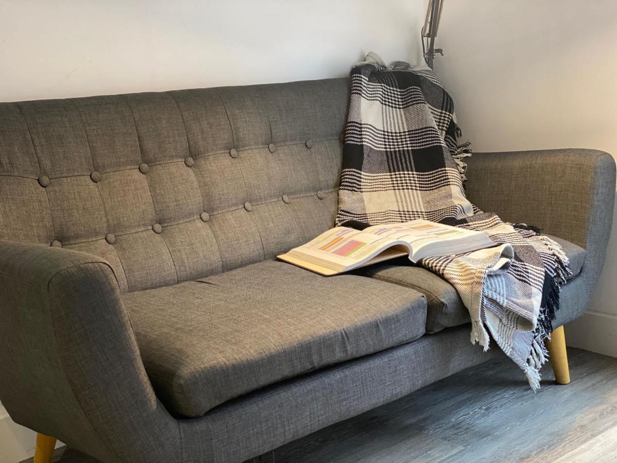Snuggle Flat In Apartment